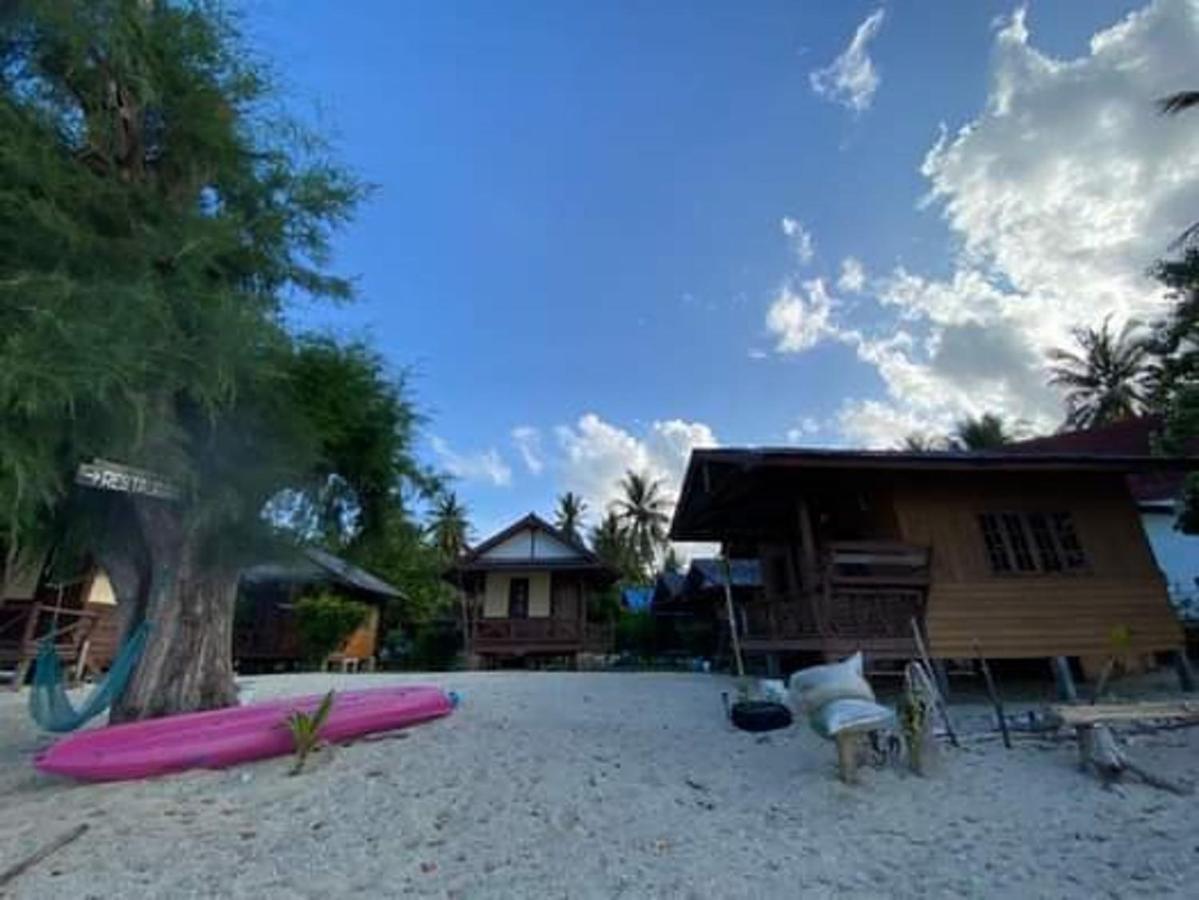 Pinks Bungalow Hotell Baan Tai Exteriör bild