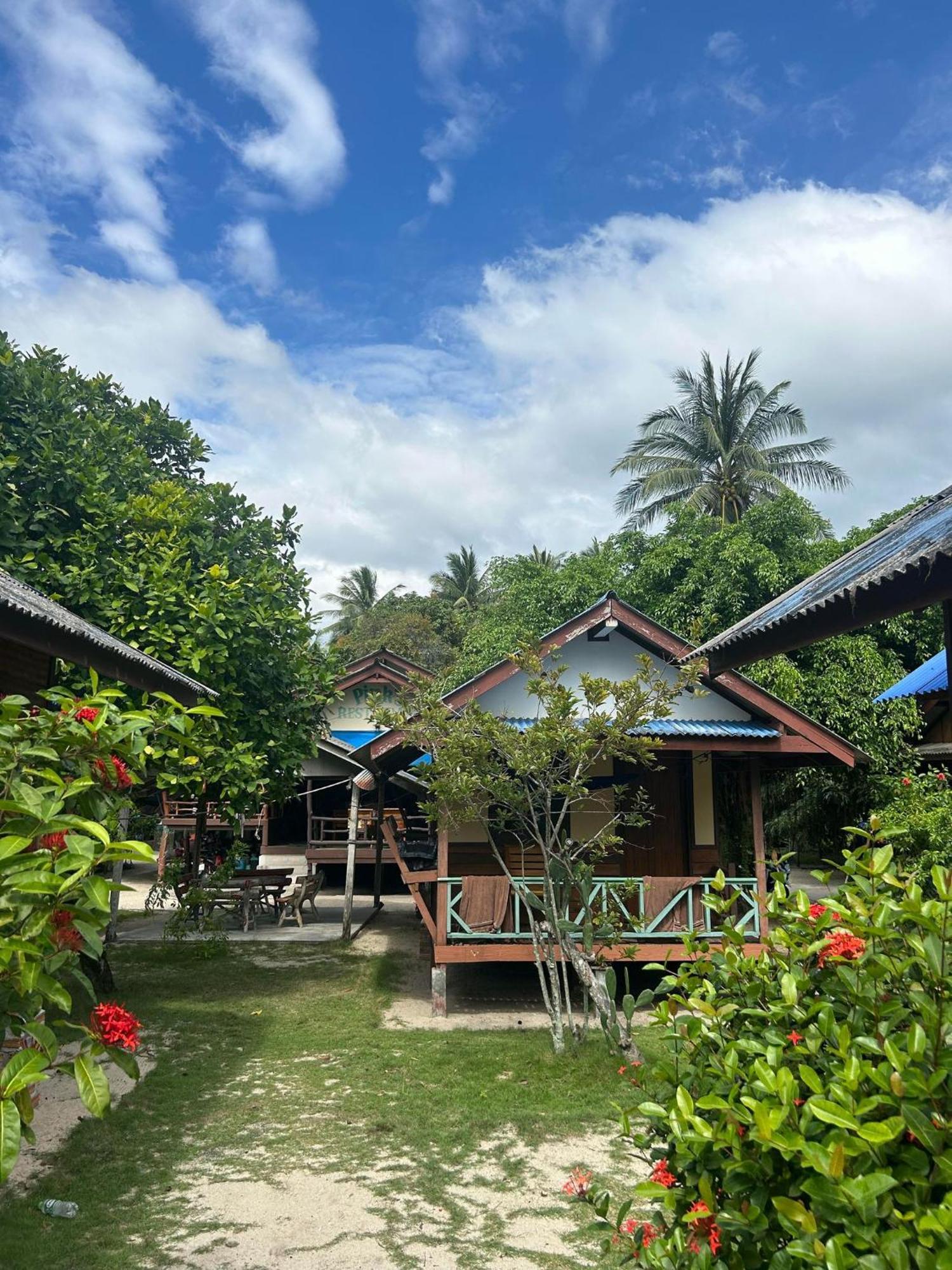 Pinks Bungalow Hotell Baan Tai Exteriör bild